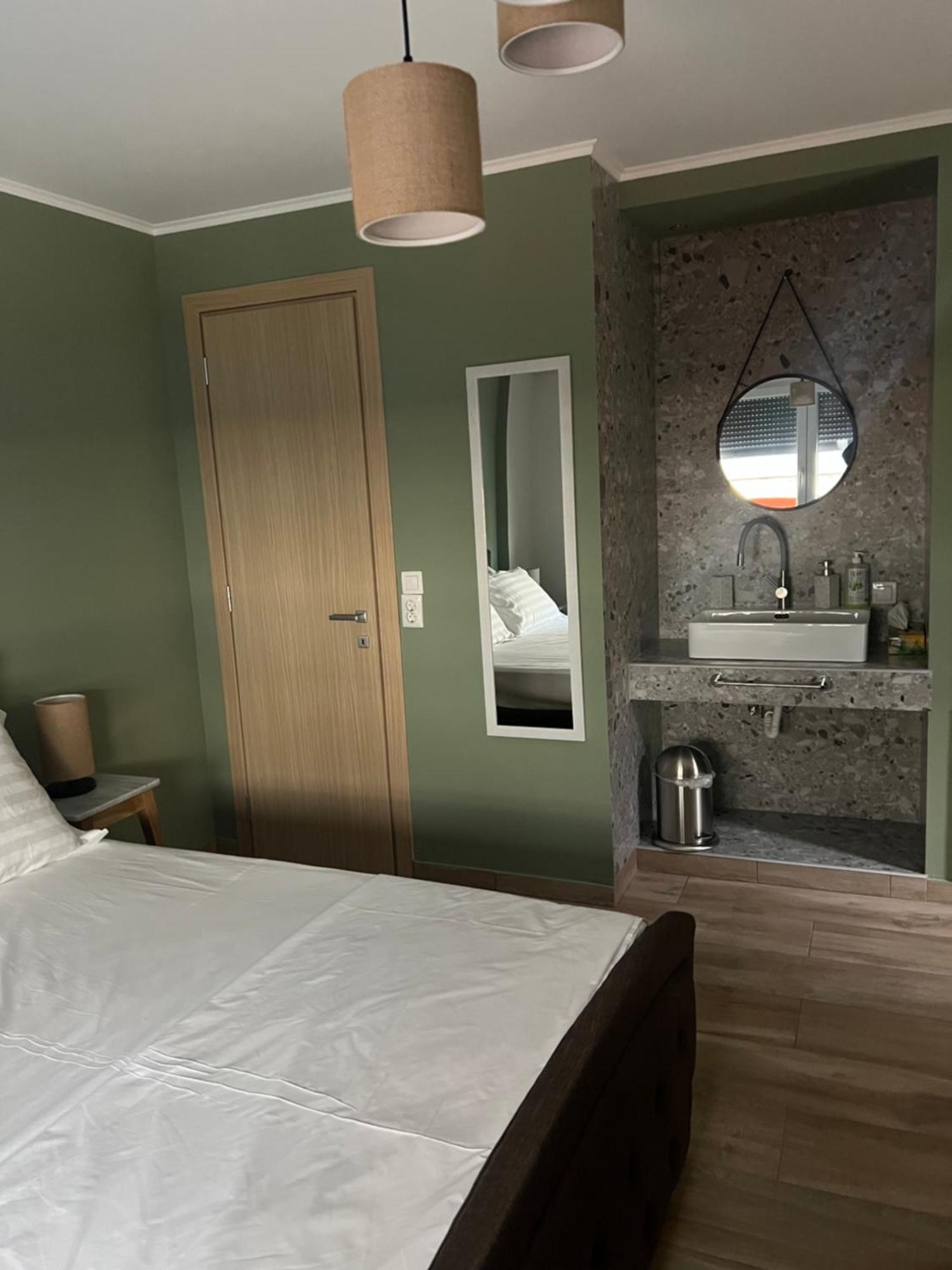 Drama'S Nest Apartment Bagian luar foto