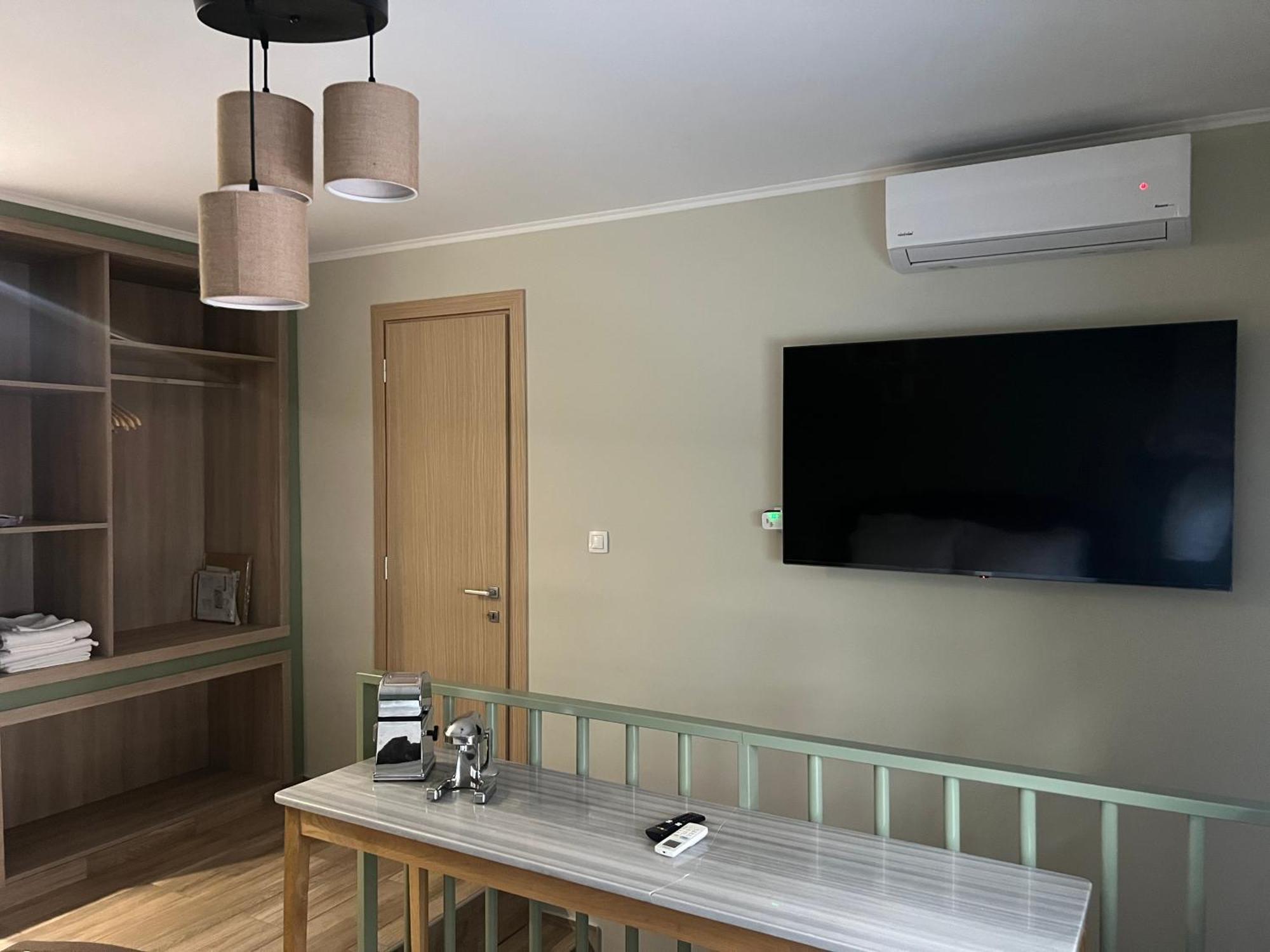 Drama'S Nest Apartment Bagian luar foto