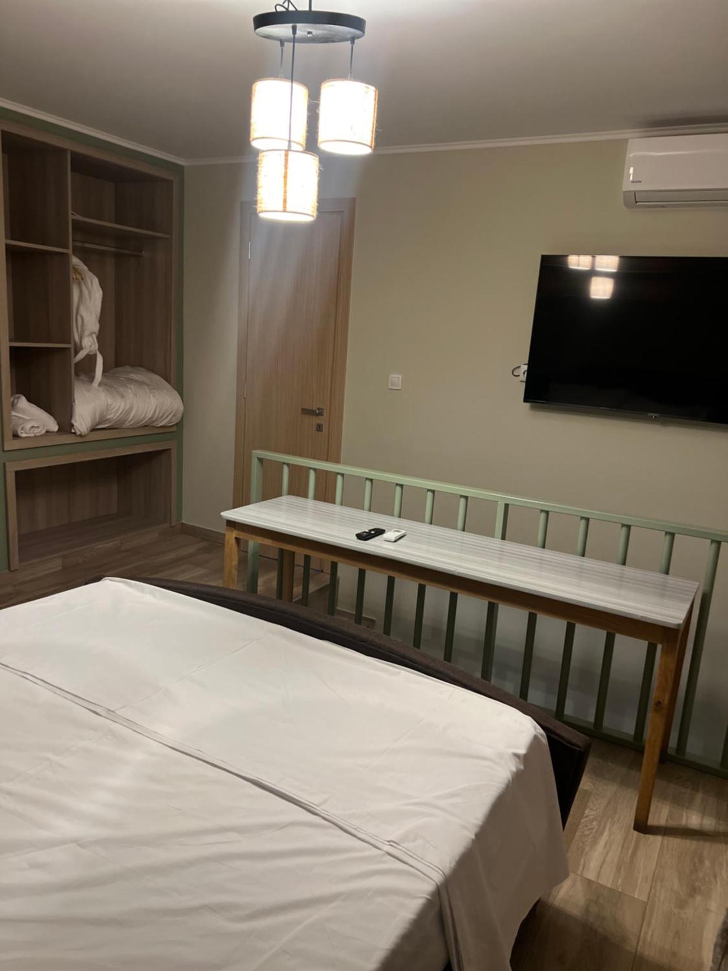 Drama'S Nest Apartment Bagian luar foto